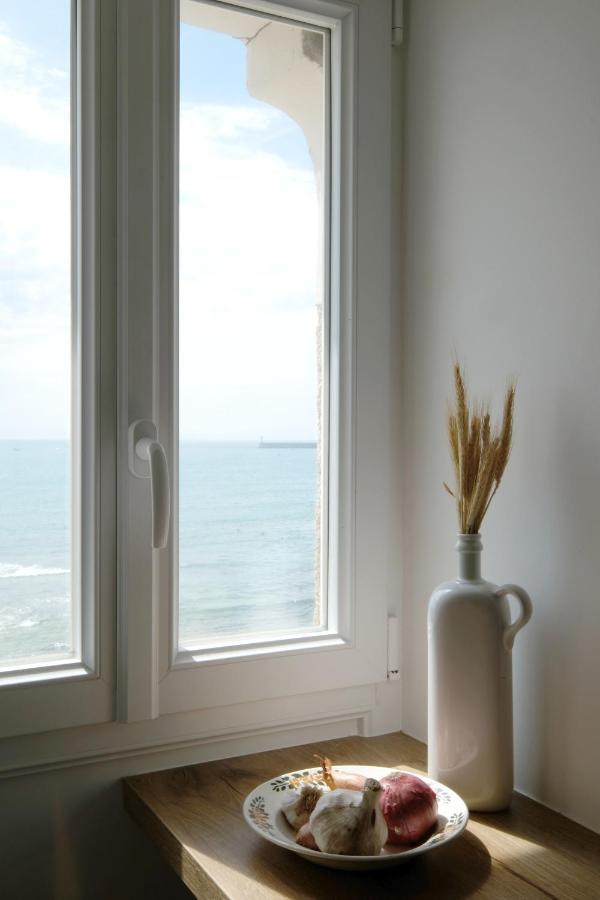En Front De Avec Vue Imprenable Sur La Grande Des Sables D'olonne Apartment *